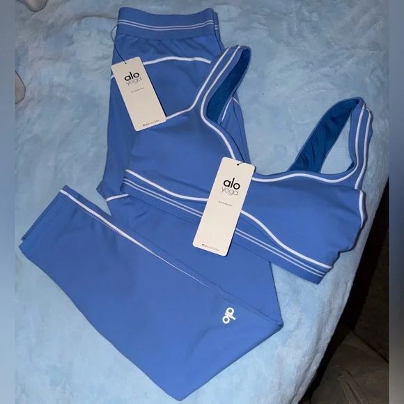 ALO Yoga Heartthrob Sky Blue Activewear Set - Picture 1 of 6